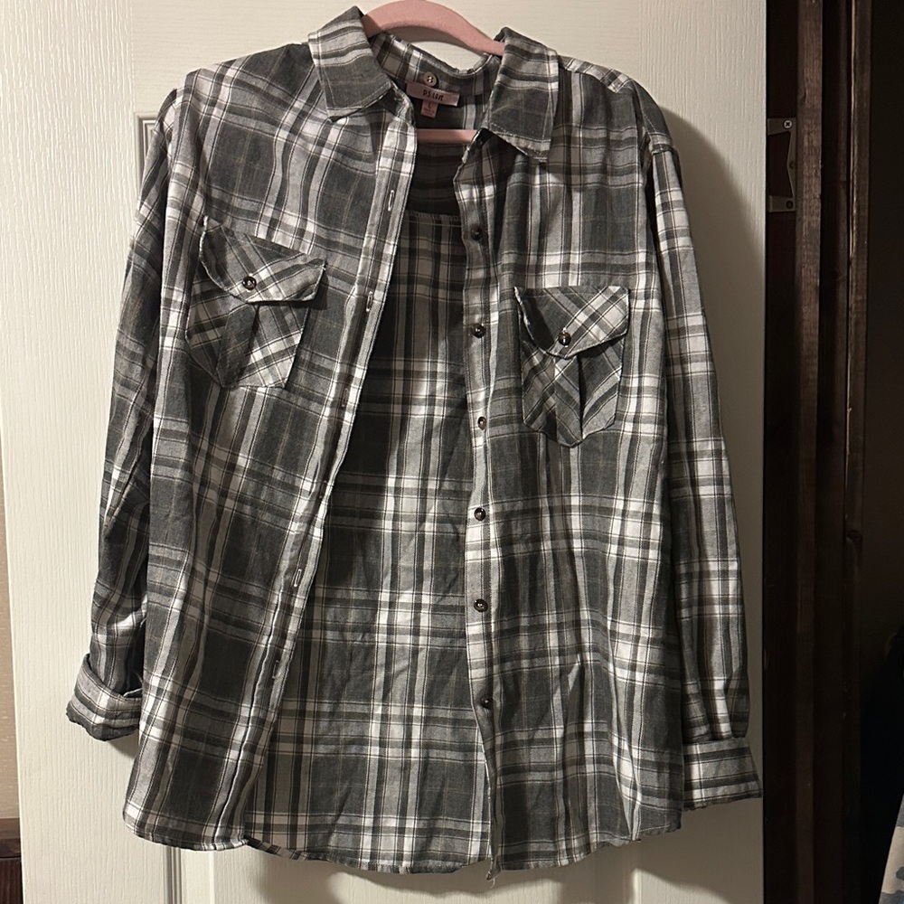 Stylish Plaid Button-Down Shirt in Black and White